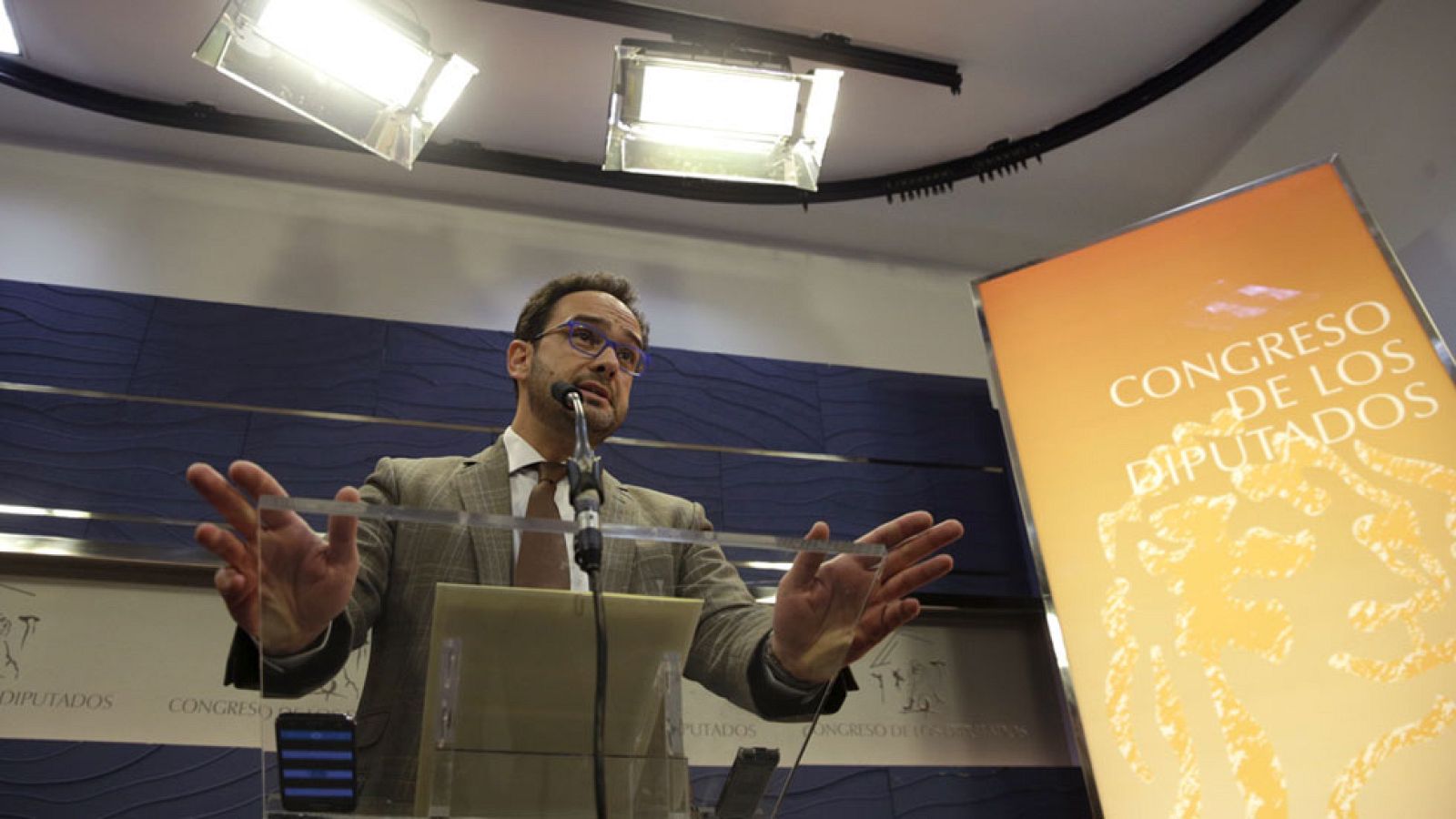 El PSOE responde 'no' a la propuesta de Podemos de celebrar un referéndum en Cataluña