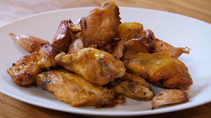 RTVE Cocina - Receta de alitas de pollo a los 100 ajos