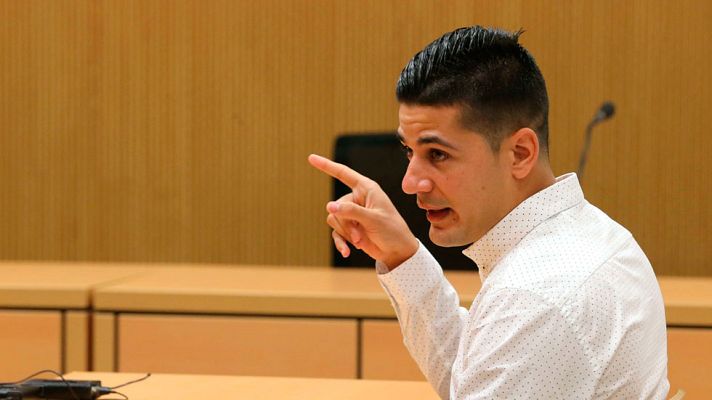  - El entrenador de fútbol canario acusado de corromper a menores admite que se masturbó con algunos niños