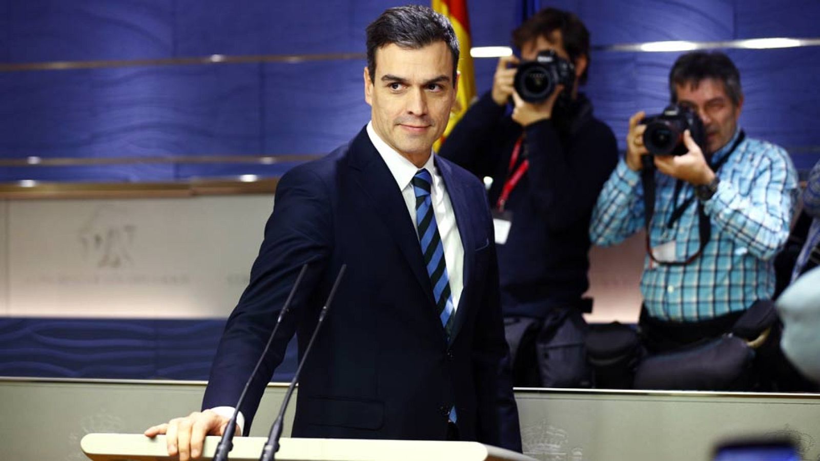 Sánchez dice que Iglesias negocia "a través de ruedas de prensa" y le insiste en su 'no' al referéndum | Ver