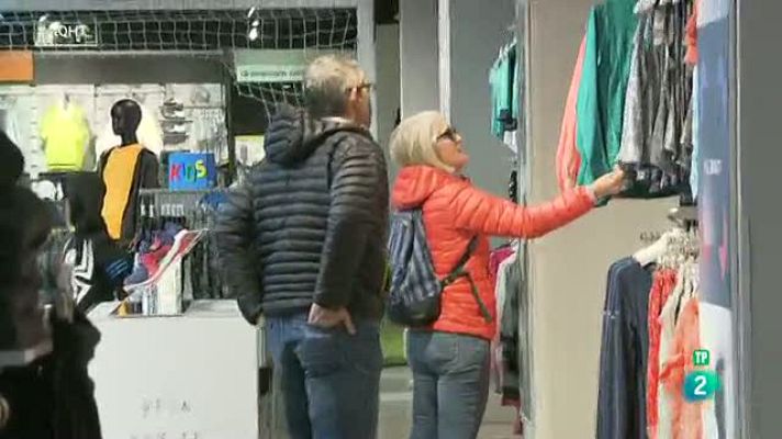  - 50 puestos de vendedores en tienda Adidas