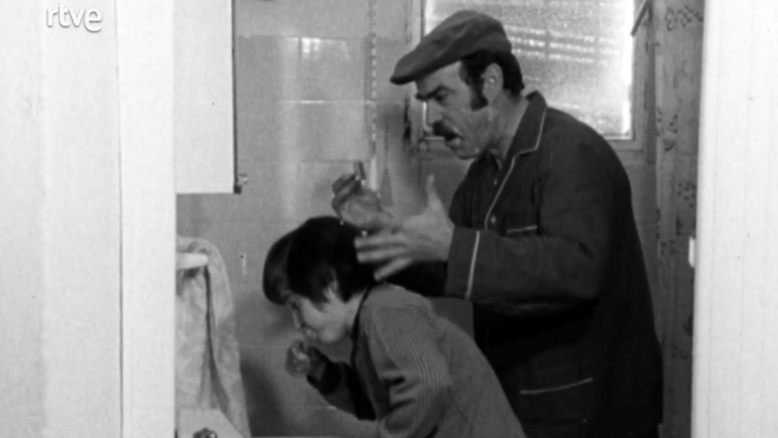 Crónicas de un pueblo - Un millón o algo así de peces rojos o azules