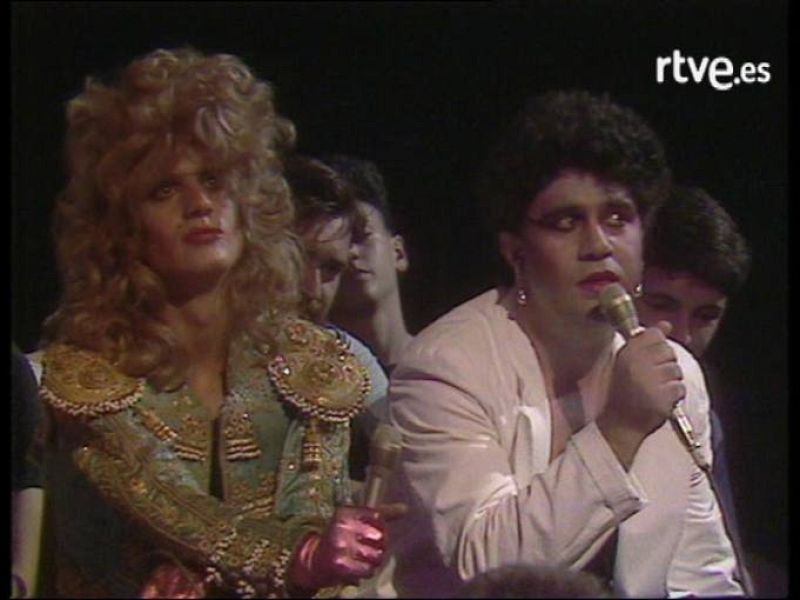 Entrevista a Almodóvar y McNamara en 'La edad de oro' (1983)