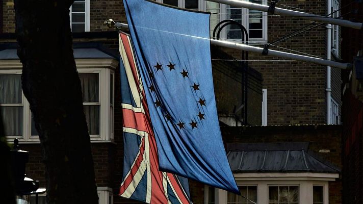 Telediario 1 - Los británicos siguen expectantes las negociaciones en Bruselas sobre un posible 'brexit'