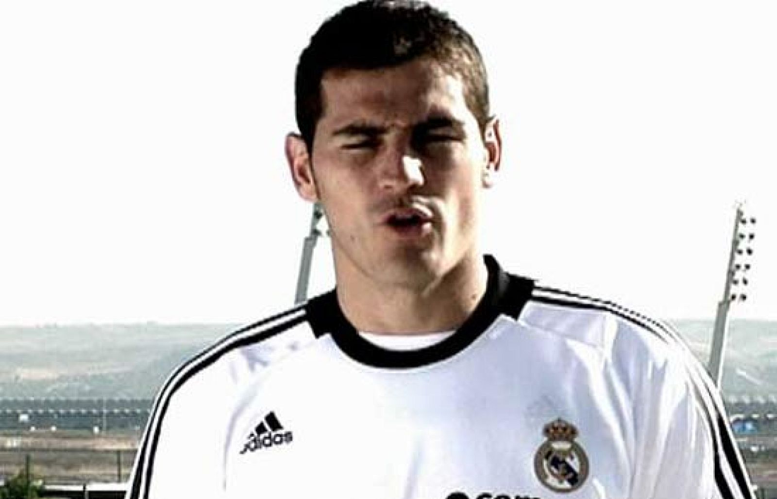 Íker Casillas, Aitor Ocio, Carles Puyol y David Albelda han fichado por el equipo contra el sida. Los cuatro futbolistas participan en una campaña bajo el lema "Con el VIH no se juega".