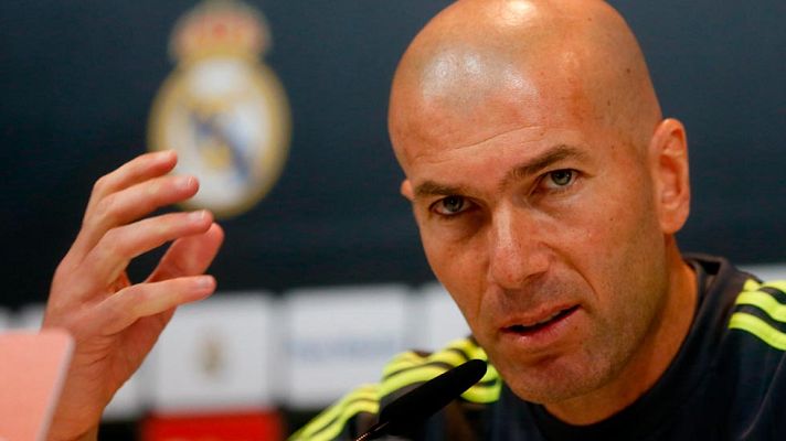 Telediario 1 - Zidane: "¿Benítez? Bastante lío tengo como para hablar de estas cosas"