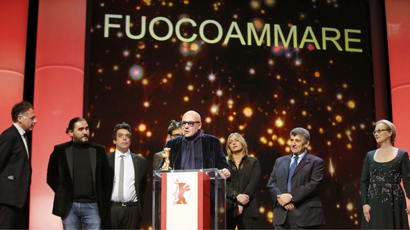 La italiana 'Fuocoammare' gana el Oso de Berlinale rendida al drama refugiados - Informativo 24h | Ver
