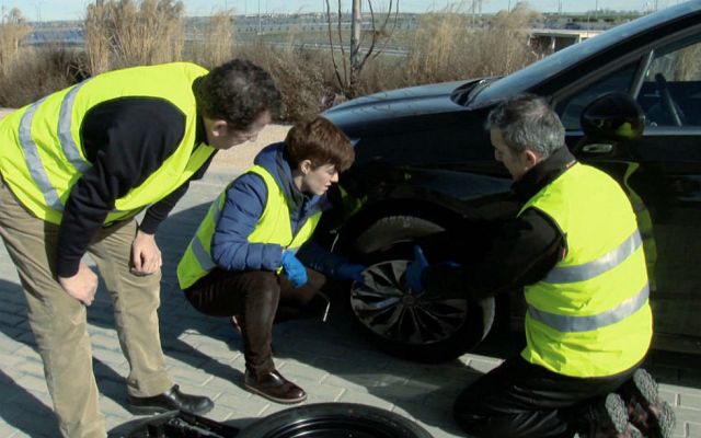 Seguridad vital 5.0 - 'Seguridad Vital' - Marta Solano cambia su primera rueda