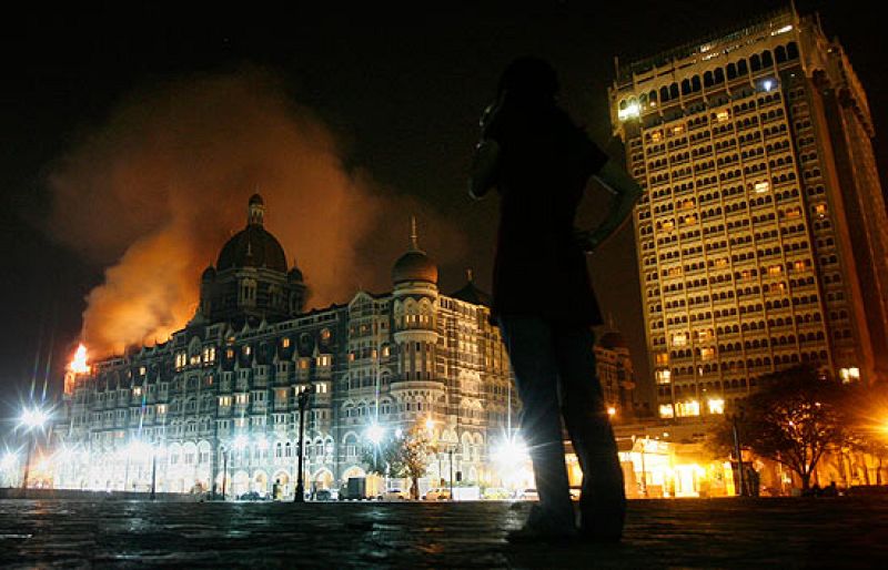 El embajador de España en la India ha confirmado que hay dos españoles heridos en los ataques terroristas sucedidos en Bombay.