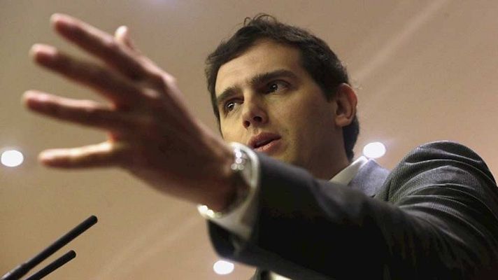 Telediario 1 - Rivera condiciona su apoyo al PSOE a una reforma exprés de la Constitución con cinco puntos irrenunciables