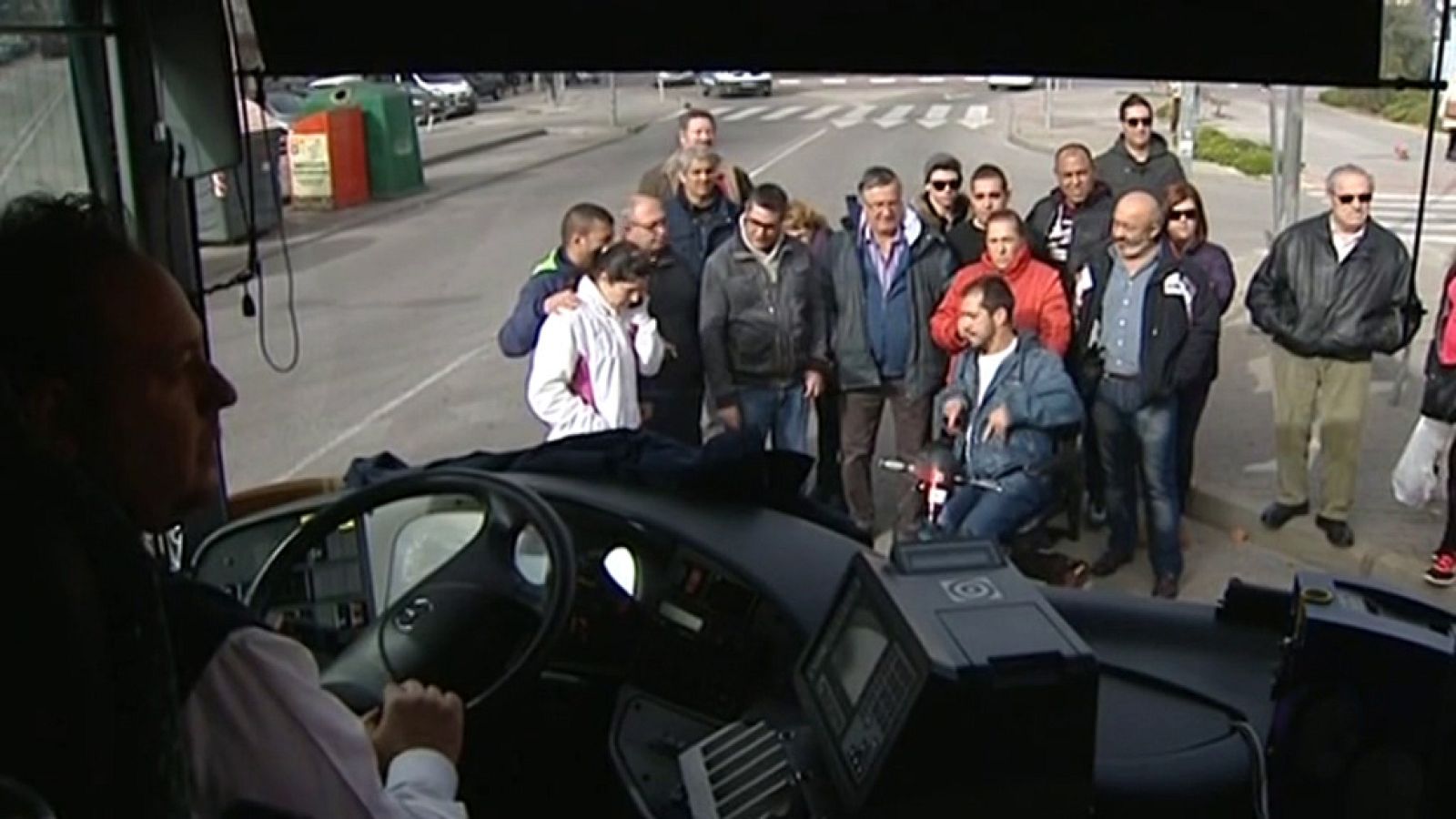 El Langui vuelve a bloquear otro autobús para denunciar la falta de accesibilidad