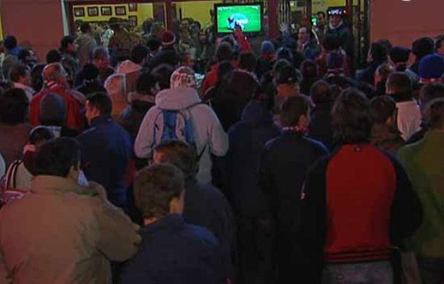  - Los aficionados pasan frío