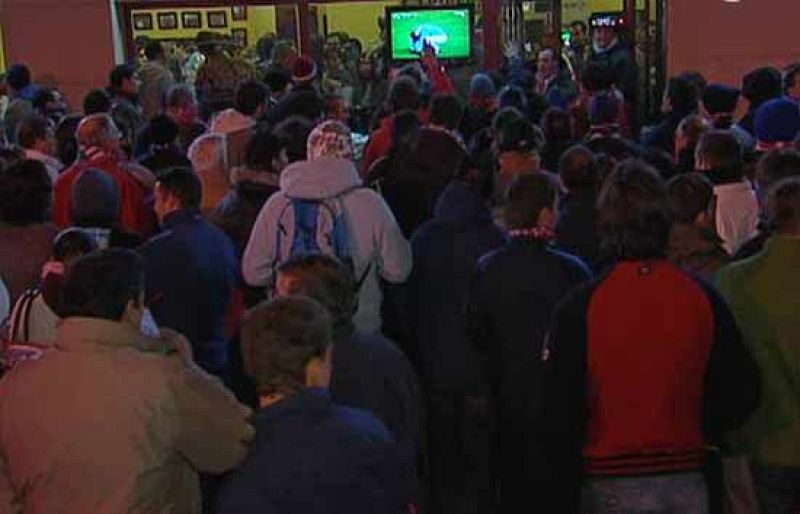 Los aficionados rojiblancos pasan frío