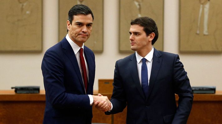 Telediario 1 - Pedro Sánchez y Albert Rivera firman en el Congreso un pacto de investidura