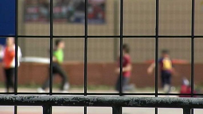 Telediario 1 - Una profesora ha sido denunciada por presuntamente atar a un niño de 8 años a una silla en Cádiz