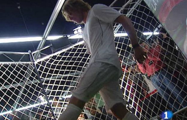  - Exhibición entre rejas de Forlán