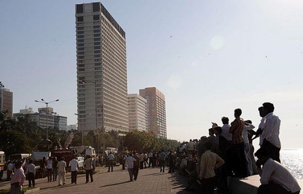  - Dos españoles, retenidos en el Oberoi