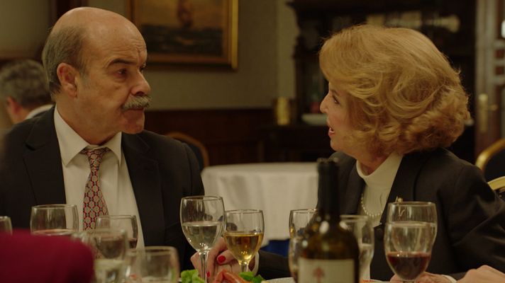 Cuéntame cómo pasó - Olmedilla le confiesa a su madre que es homosexual