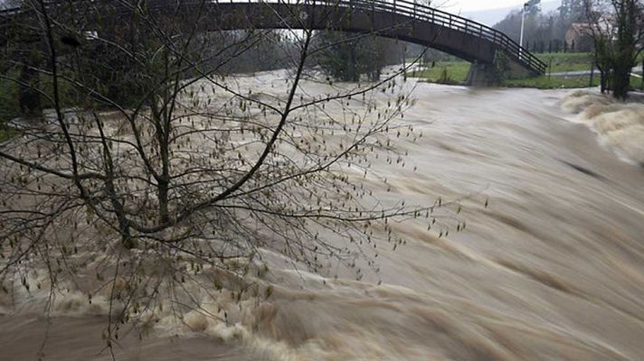 Telediario 1 - Alertas por desbordamientos en algunos ríos tras las nevadas del fin de semana