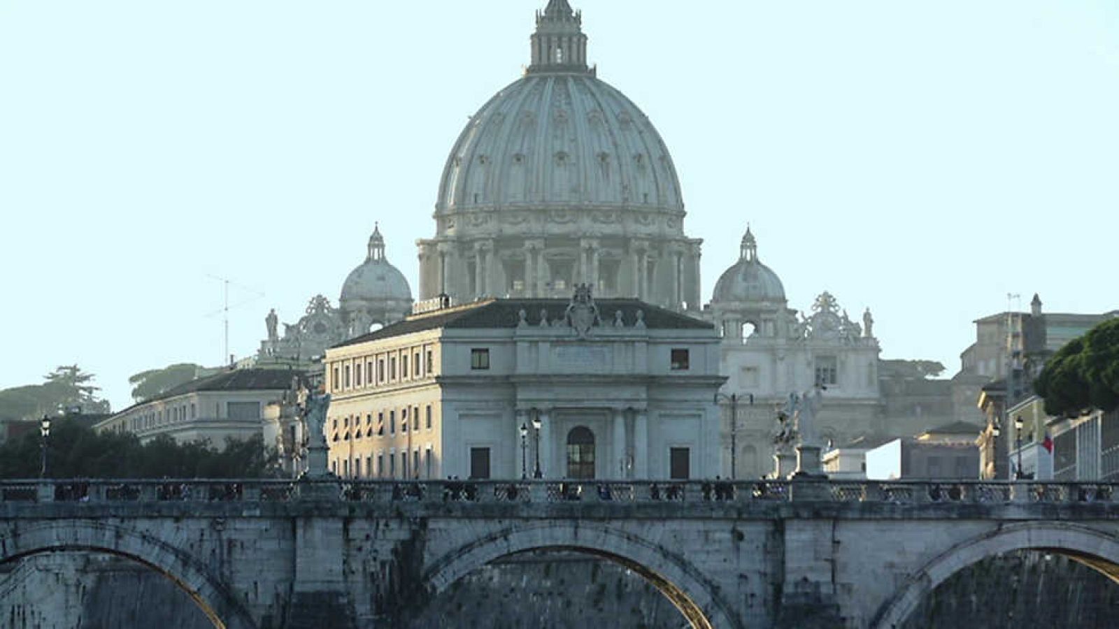 Documentos TV - Dinero sagrado - Ver ahora