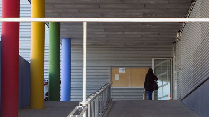 Telediario 1 - En libertad con cargos un profesor de un instituto de L'Ametlla del Vallés, en Barcelona, por presuntos abusos