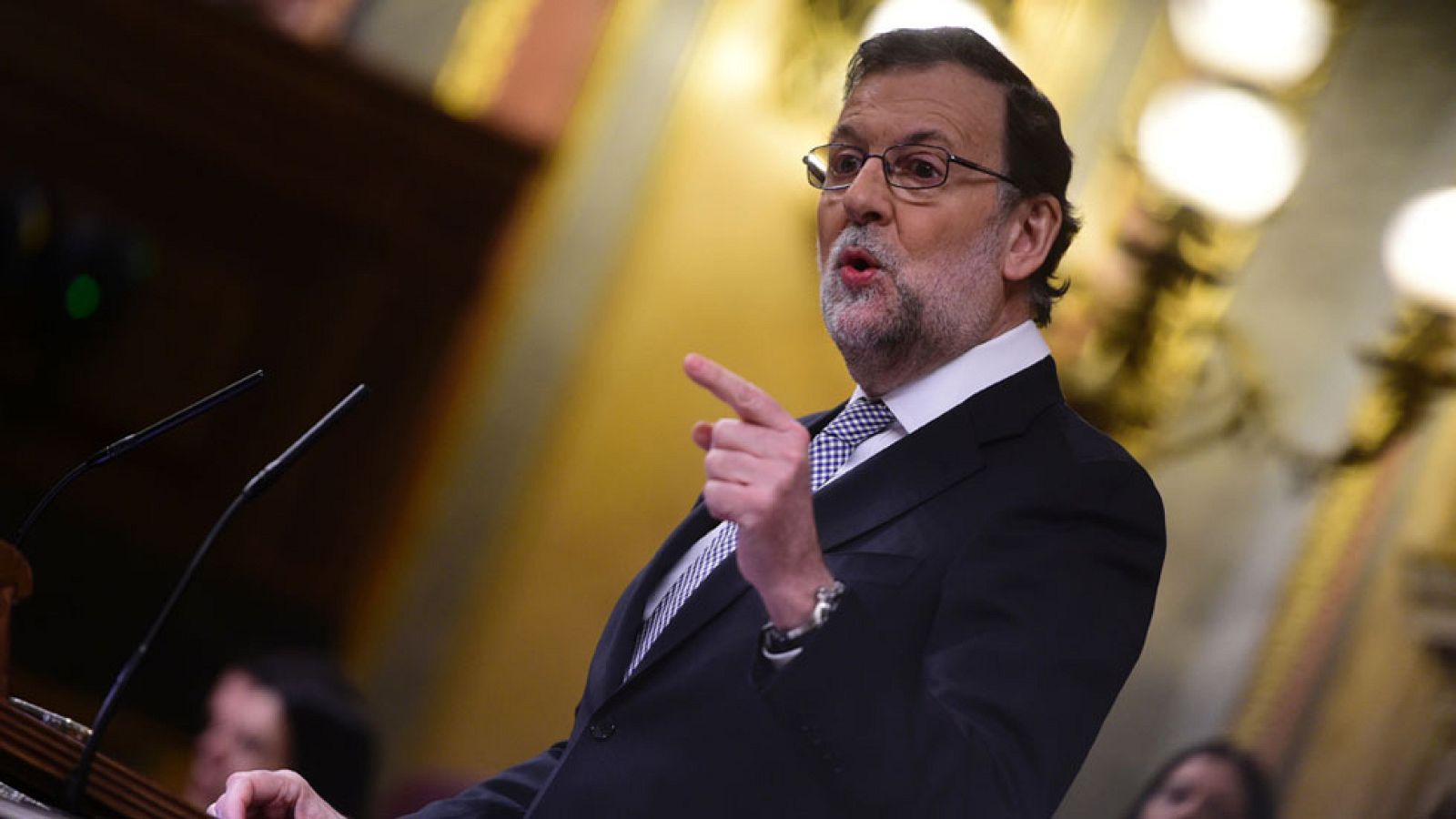 Sánchez y Rajoy se acusan mutuamente de ser el "tapón" para la regeneración