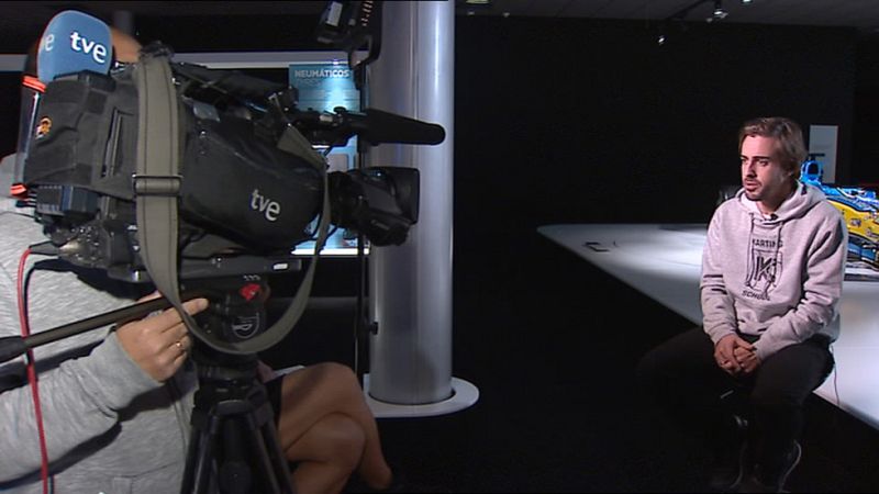El piloto español de McLaren, Fernando Alonso, ha sido entrevistado en TVE, donde ha asegurado que seguirá en el circo de la F!, al menos, dos temporadas más.