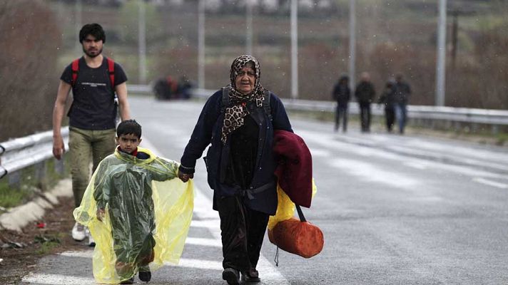 Telediario 1 - Las mafias aprovechan la dramática situación de los refugiad