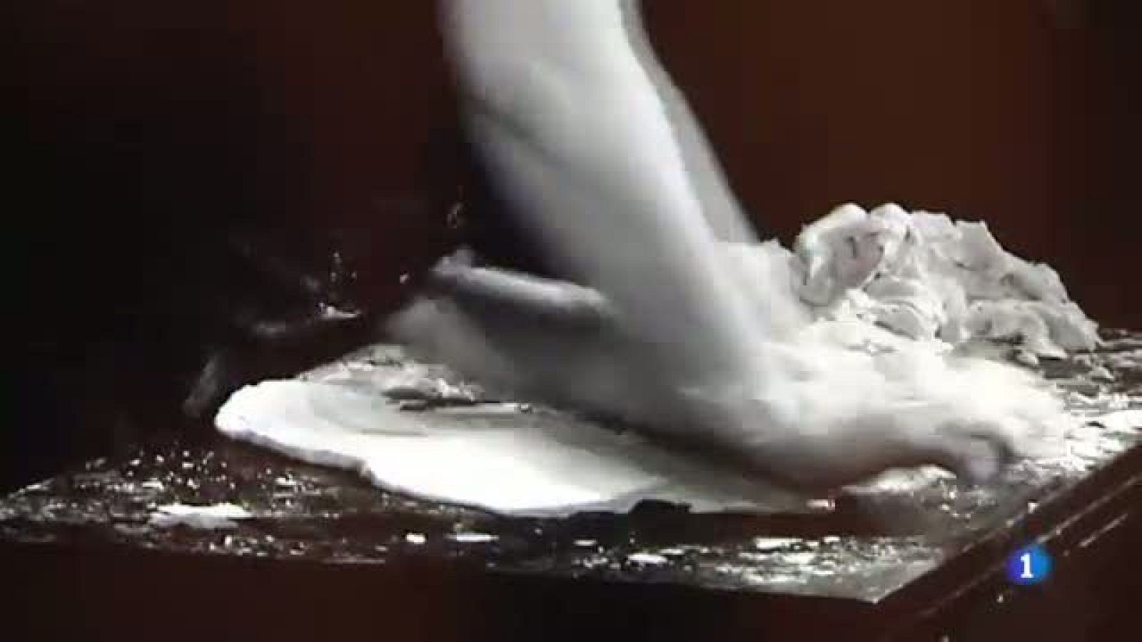 Us mostrem la nova exposició del centre d'Art La panera de LLeida "Vestir i desvestir cossos". | Veure