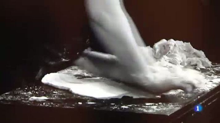 L'Informatiu - Us mostrem la nova exposició del centre d'Art La panera de LLeida "Vestir i desvestir cossos".