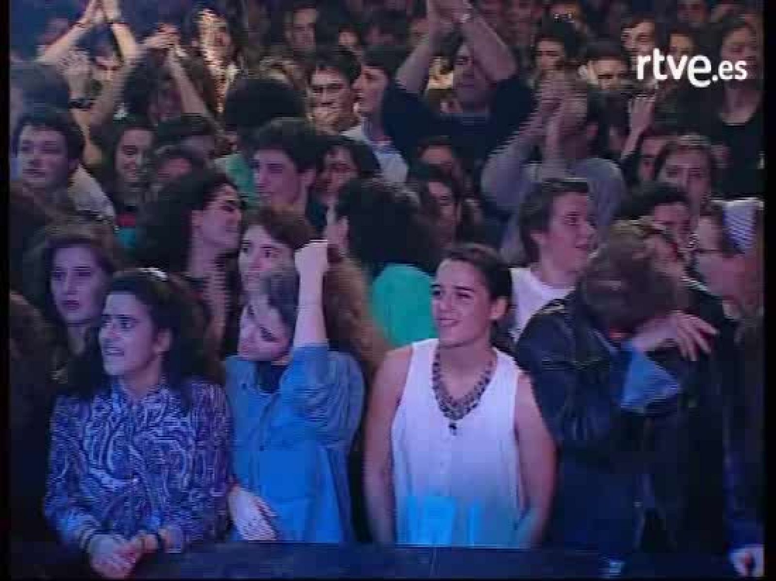 "A veces se enciende", El Último de la Fila | Ver