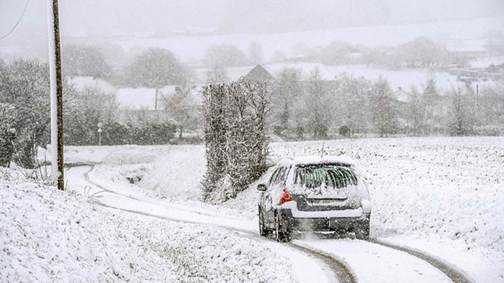 El tiempo - Nevadas en cotas bajas, viento fuerte y descenso de las temperaturas