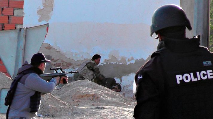 Telediario 1 - Un ataque yihadista en la frontera de Túnez deja medio centenar de muertos