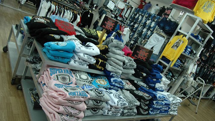 Telediario 1 - La Agencia Tributaria intervino durante 2015 casi 2,6 millones de productos falsificados