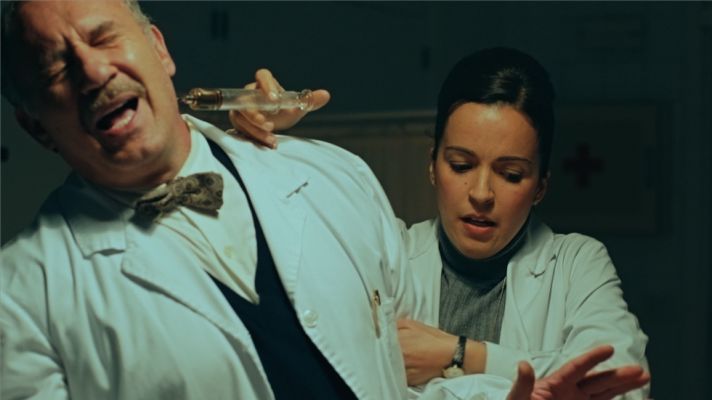 El Caso. Crónica de sucesos - Clara ayuda a Amelia a escapar del manicomio