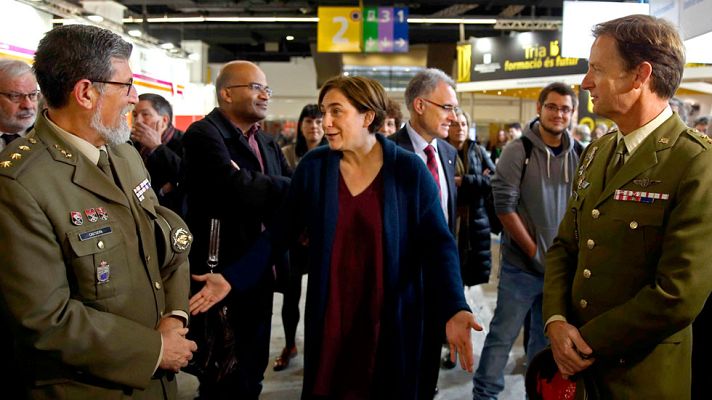 Telediario 1 - Colau se queja de la presencia de un stand del Ejército en Salón del Ejército