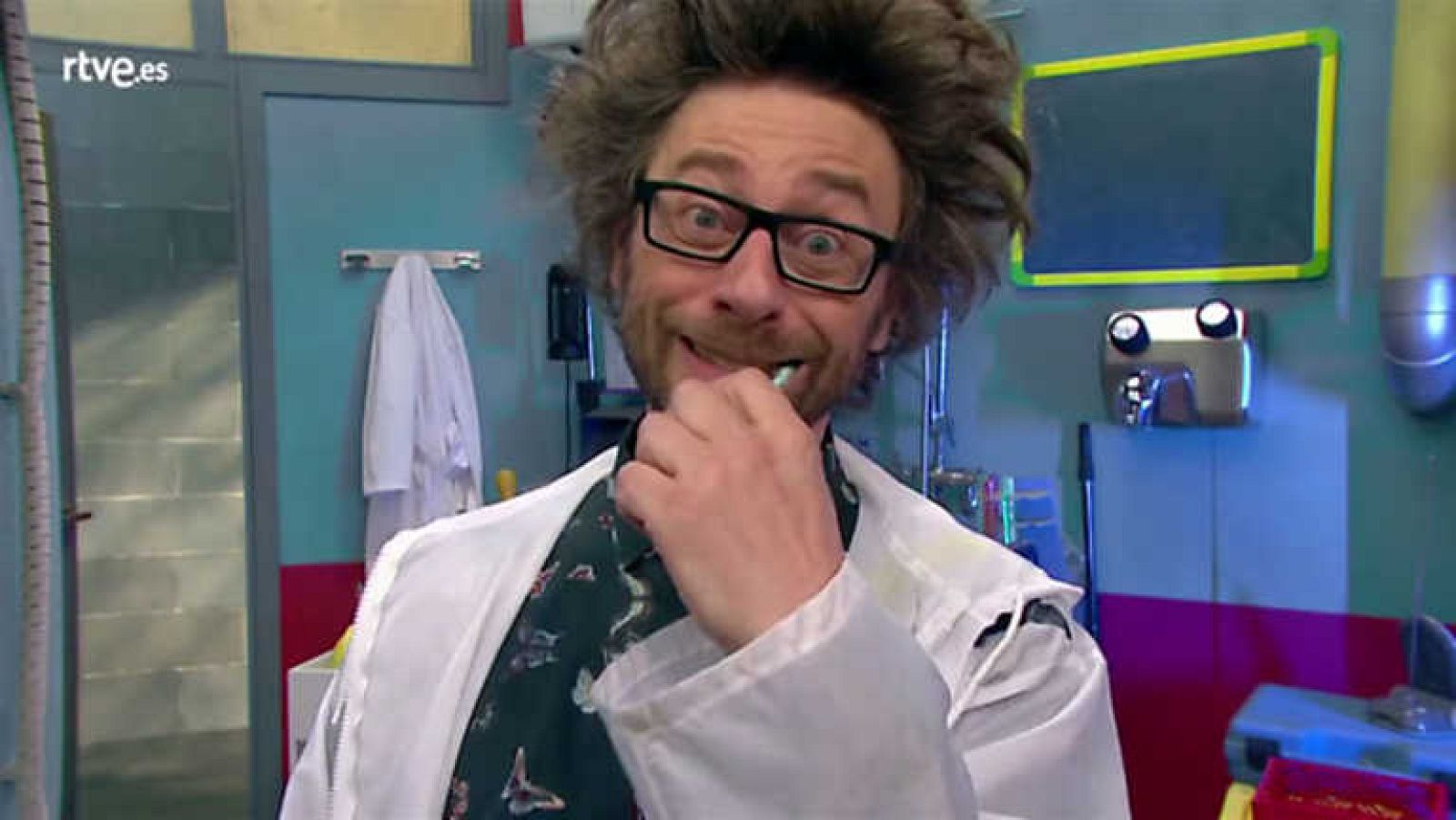 Big Band Clan - Einstein se lava los dientes - Big Band Clan | Ver