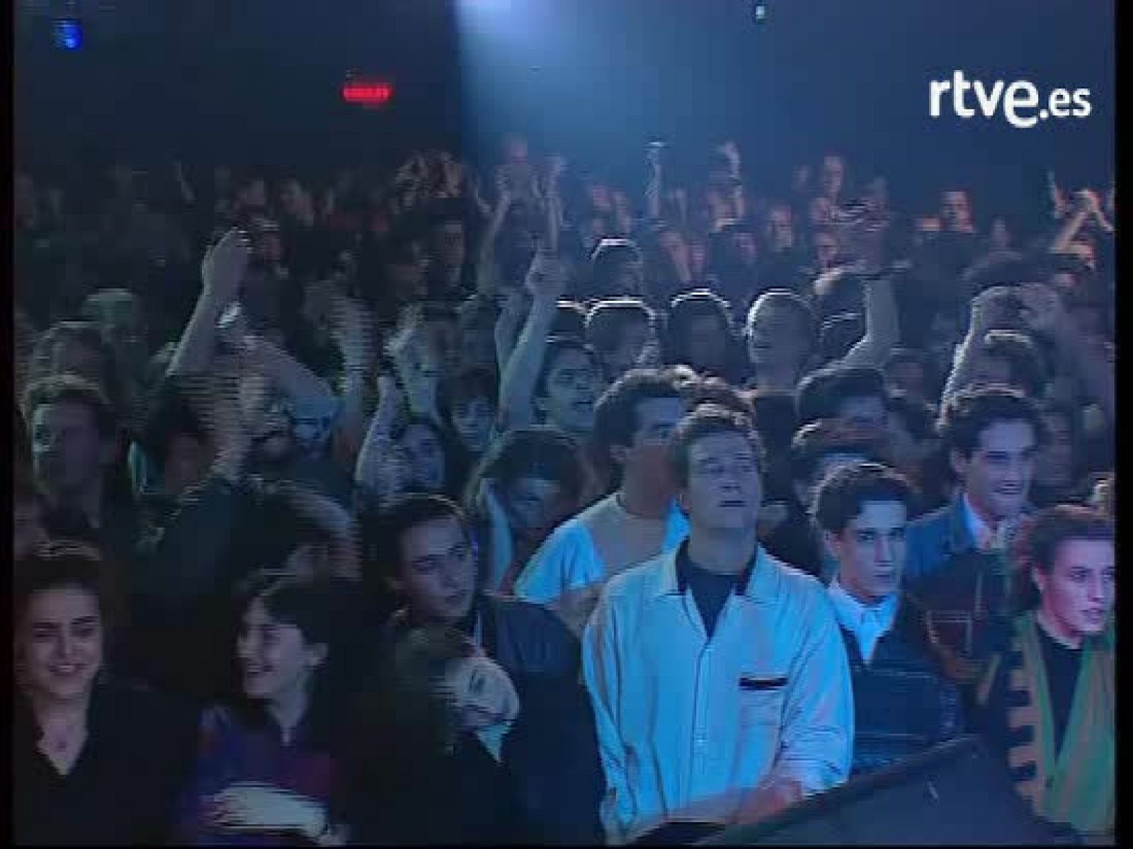 "Aviones plateados", El Último de la Fila | Ver