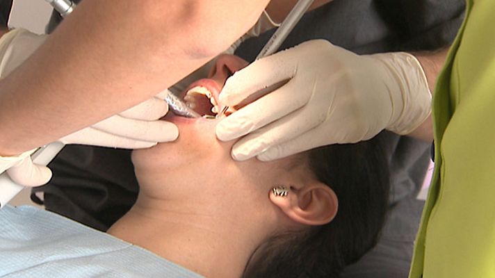 Telediario 1 - Casi la mitad de los españoles tiene odontofobia, o miedo a ir al dentista