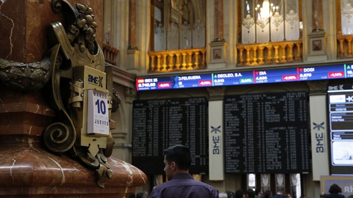 Telediario 1 - El IBEX 35 cierra plano y borra la subida superior al 3% con que recibió las medidas del BCE