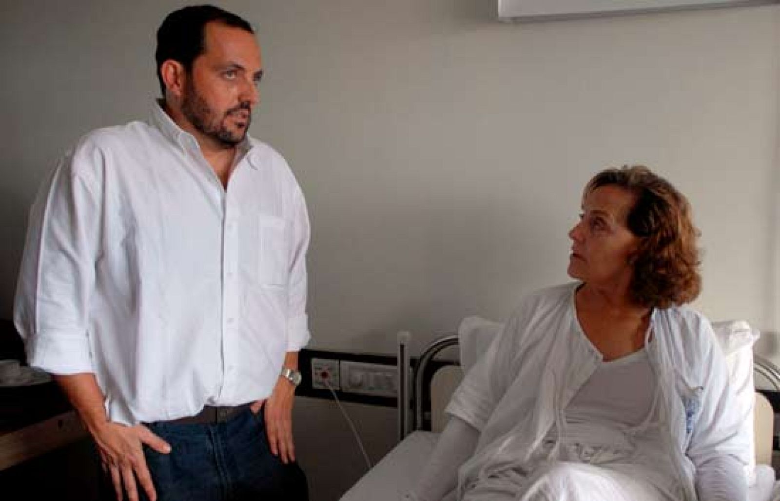 Regresa el matrimonio herido en Bombay