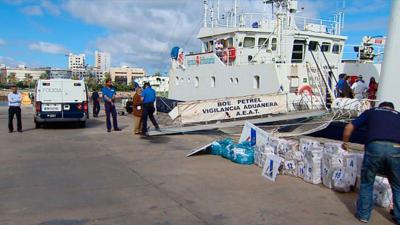 Herido un presunto narcotraficante durante el abordaje de un velero con cocaína en altamar