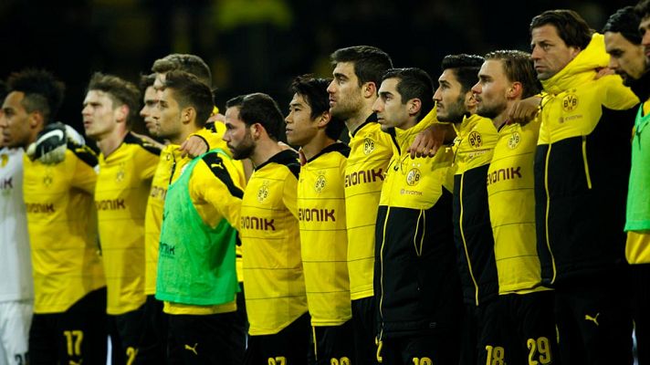 Telediario 1 - Homenaje del Borussia Dortmund a un aficionado fallecido en las gradas