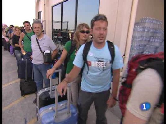  - Regresan 62 españoles de Tailandia