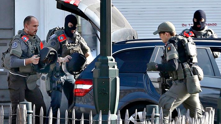 Telediario 1 - Tiroteo en Bruselas en una operación antiterrorista vinculada a los atentados de París