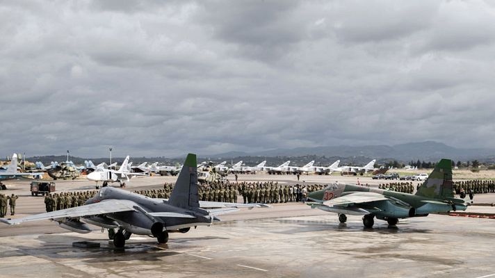 Telediario 1 - Imágenes de la retirada de las tropas rusas de Siria