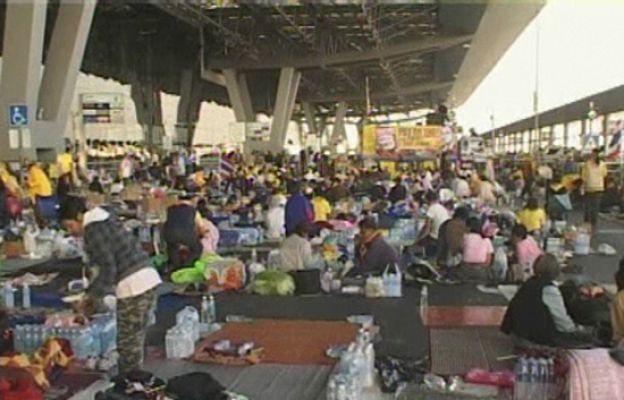  - Siguen ocupados los aeropuertos