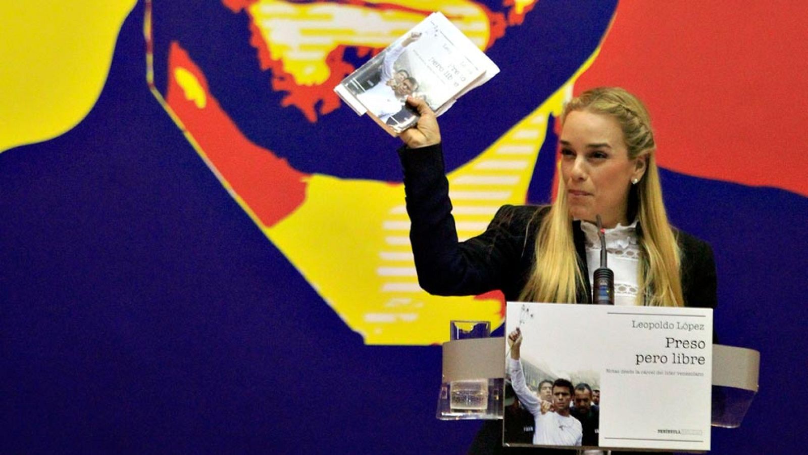 Lilian Tintori presenta en Madrid el libro escrito por su marido, el opositor venezolano Leopoldo López, en la cárcel