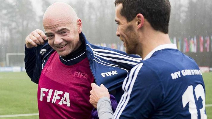 Telediario 1 - La FIFA acusa a Sudáfrica de pagar para obtener el Mundial 2010