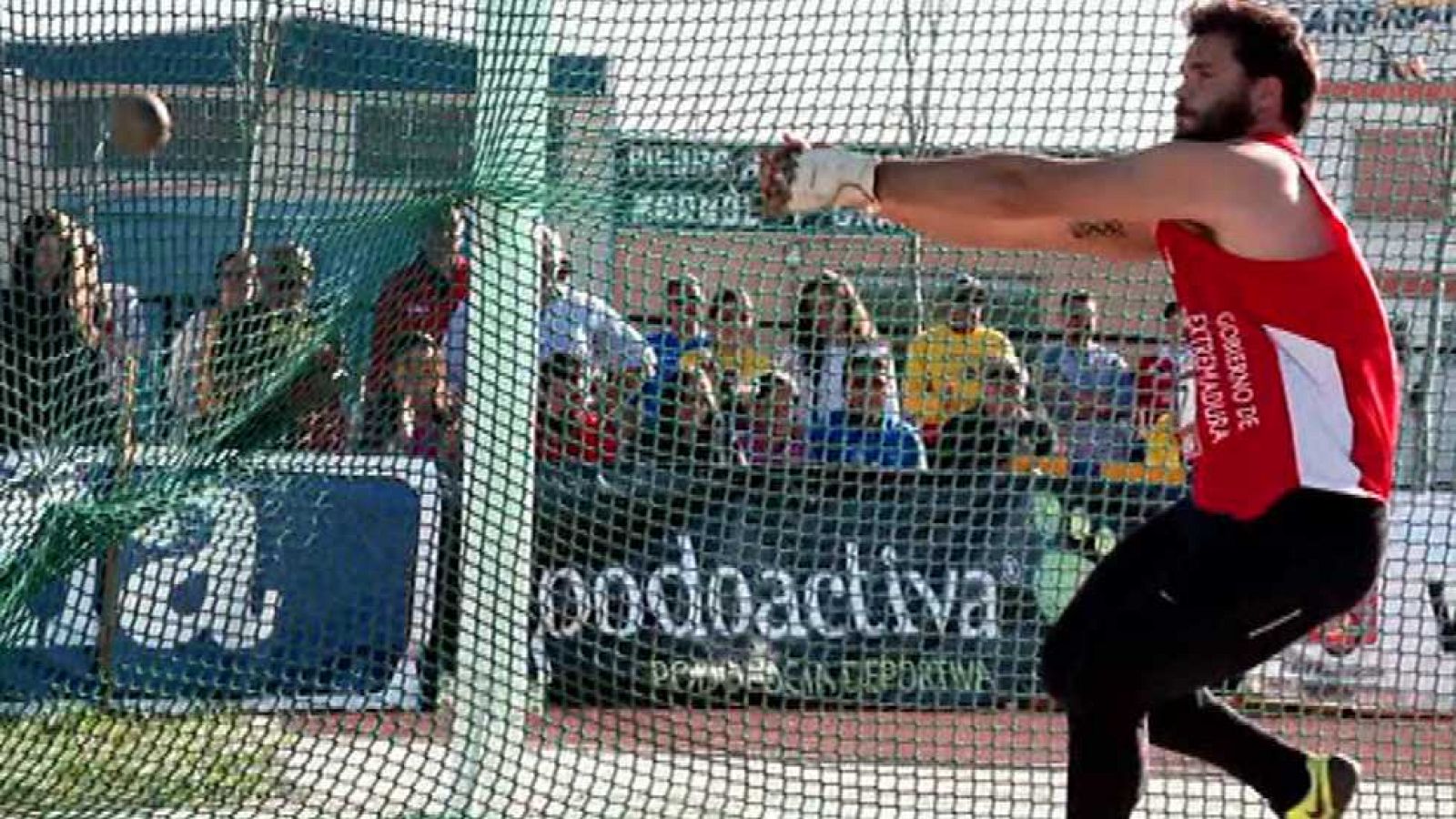 Jóvenes y deporte - Atletismo, Lanzamiento de martillo: Javier Cienfuegos - ver ahora